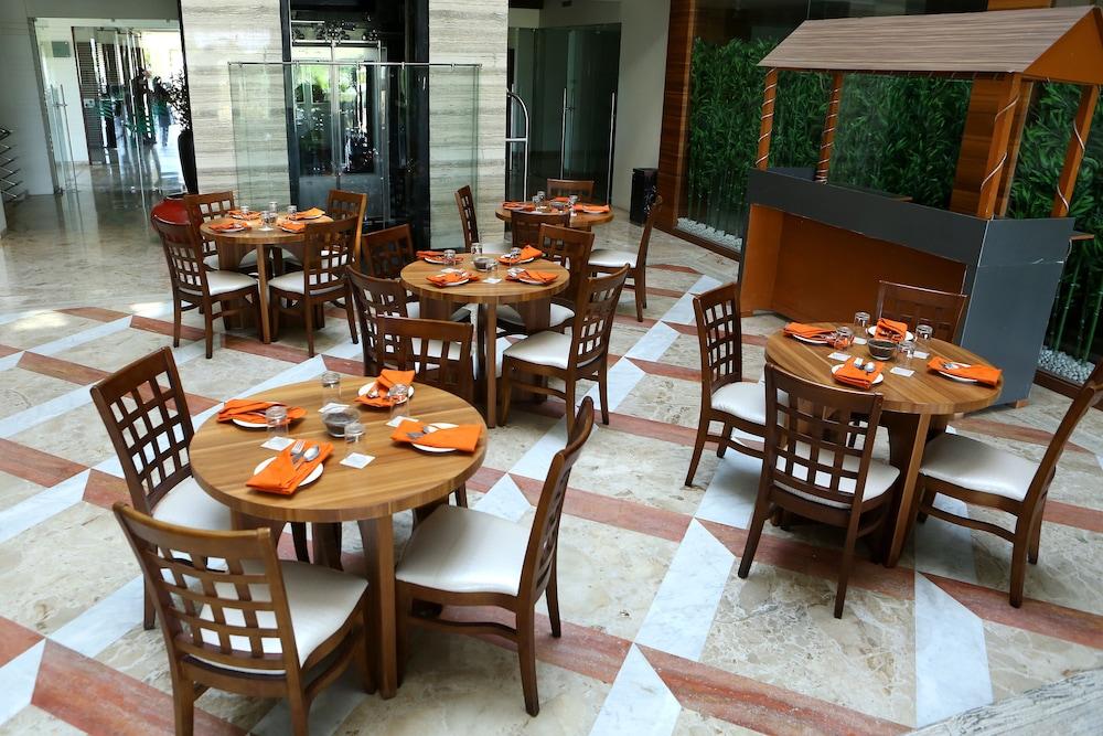 The Fern Residency Mundra Hotel Exterior foto
